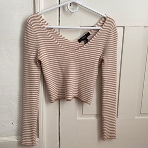 Forever 21 sweater. Worn maybe 3 times. Great condition, basically brand new.